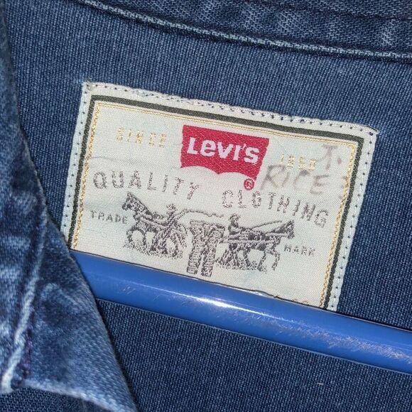 355. Levi’s “red tab” denim long sleeve button down jacket size large - Picture 2 of 7
